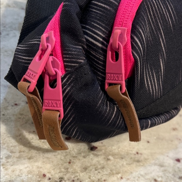 Roxy Quicksilver Black and Pink Fanny Pack - Picture 3 of 7